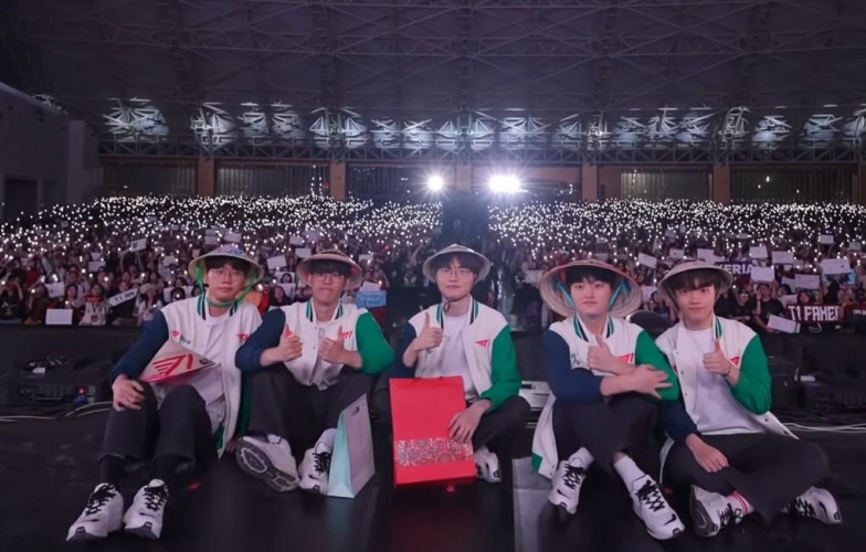 Kết thúc fan meeting tại Hà Nội, T1 còn hứa hẹn với khán giả Việt một điều quan trọng