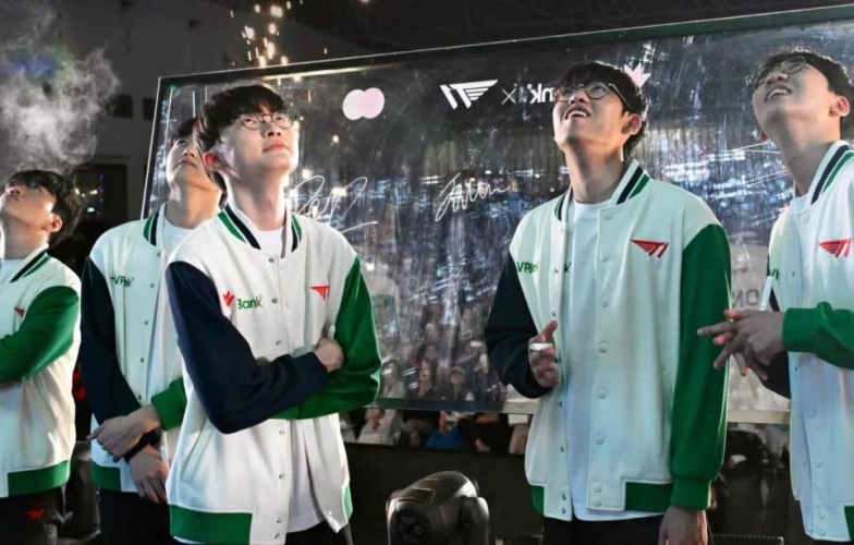 Thật khó tin nhưng một tuyển thủ T1 gần như bị cho 'ra rìa' khi đến Việt Nam