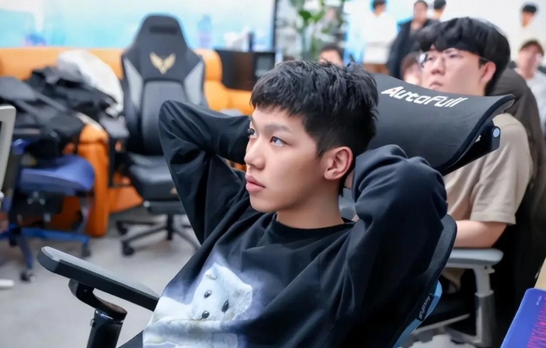 Tuyển thủ BLG lần đầu lên tiếng về lùm xùm 'ăn chơi nhạy cảm' hậu CKTG