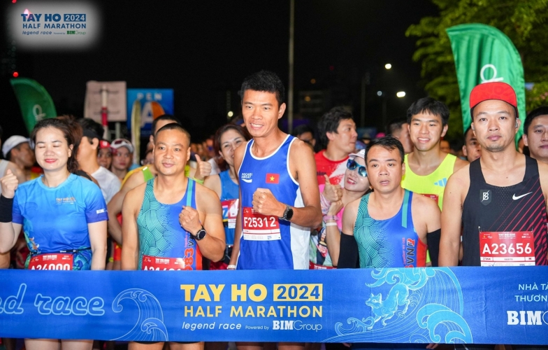 Hứa Thuận Long duy trì chuỗi thành tích ấn tượng tại Tay Ho Half Marathon 2024