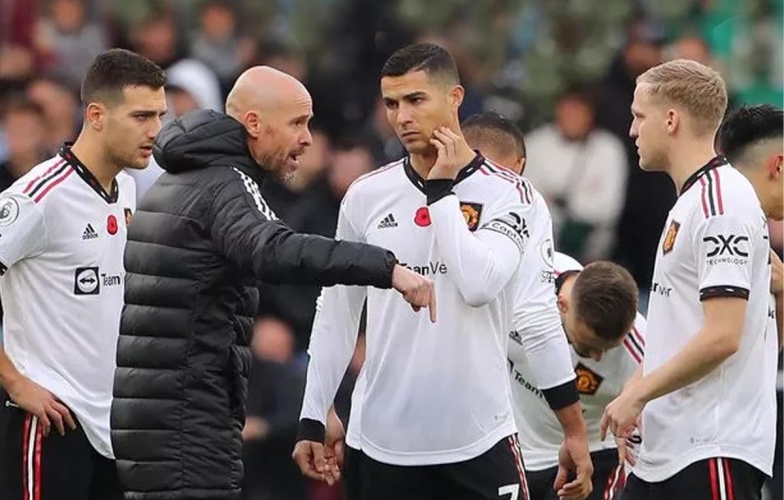 Ronaldo bị Ten Hag 'lưu đày', vào phòng lấy giày cũng bị cấm