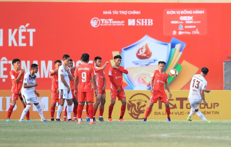 Siêu phẩm đá phạt giúp Thái Lan khởi đầu suôn sẻ tại Giải bóng đá Công an, Cảnh sát Đông Nam Á mở rộng 2025