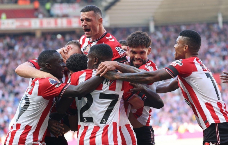 Sunderland đại thắng trong ngày trở lại Premier League