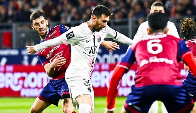 Messi làm nên lịch sử tại Ligue 1