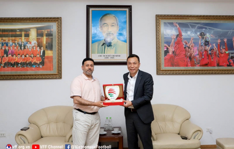 Lãnh đạo LĐBĐ Oman tán dương những thành công của bóng đá Việt Nam