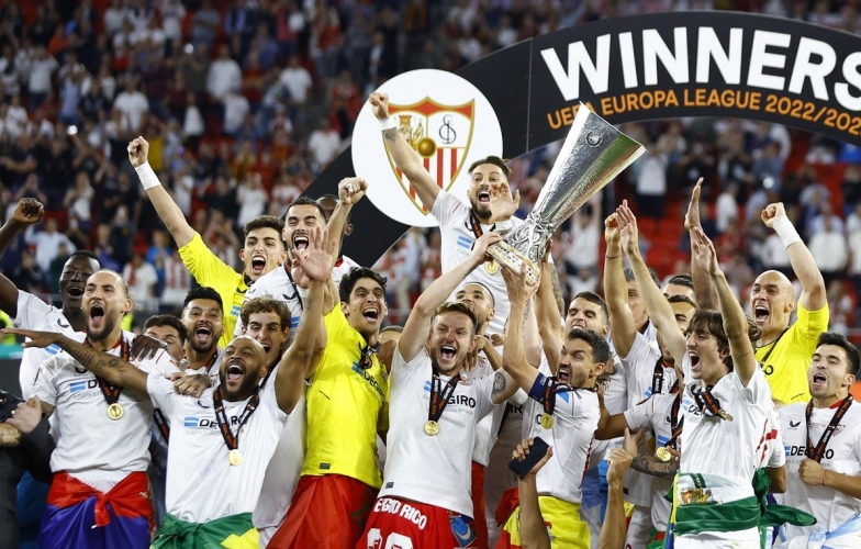 Sevilla vô địch cúp C2, giúp Diego Maradona ‘mỉm cười’ mãn nguyện nơi thiên đàng