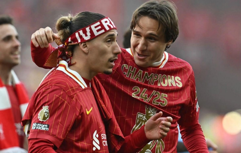 Sao Liverpool im lặng sau chức vô địch EPL, Mourinho chờ giải cứu'