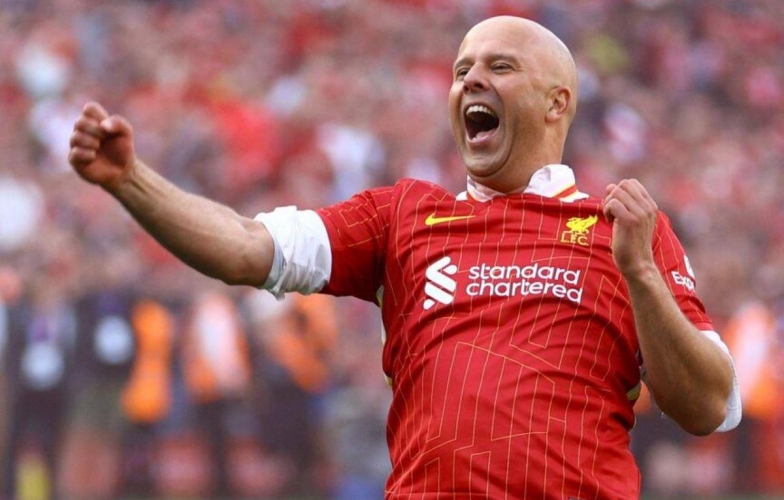 Arne Slot cảnh báo Arsenal & Man City sau chức vô địch EPL