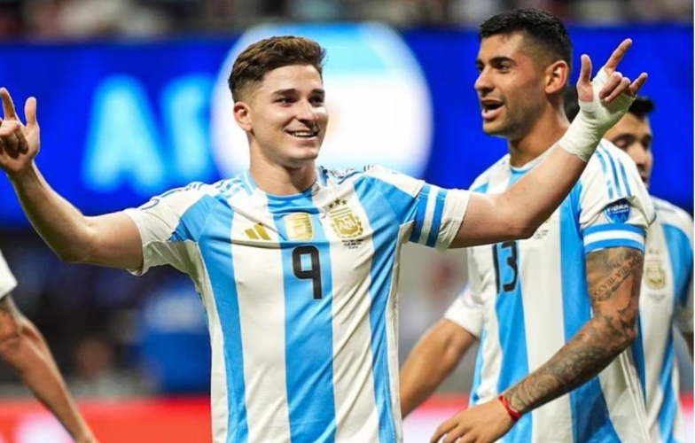 Julian Alvarez kêu gọi 'máy chém' Argentina gia nhập Atletico Madrid
