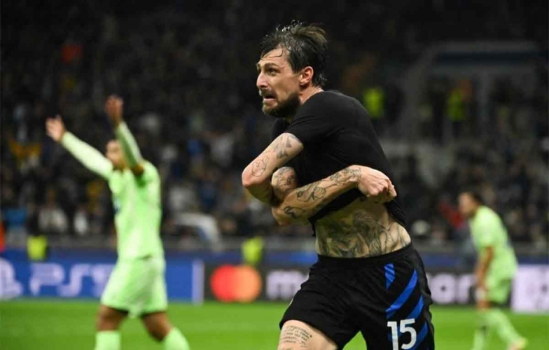 Francesco Acerbi: 37 năm cho khoảnh khắc người hùng tại C1