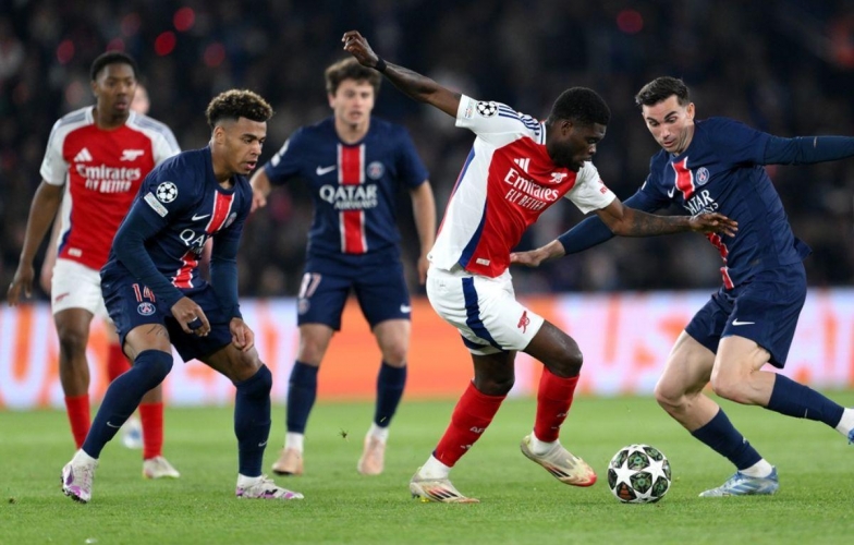 CĐV Arsenal muốn một cầu thủ 'rời khỏi CLB' sau trận thua PSG