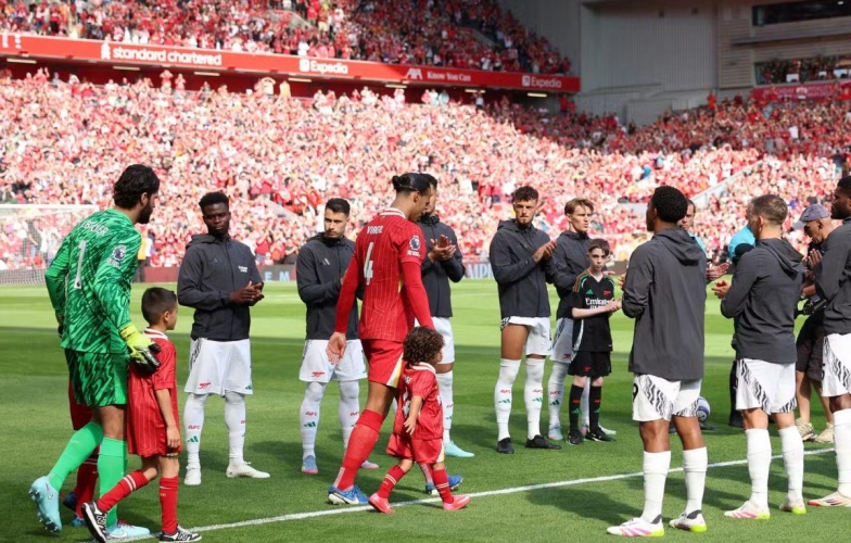 Sao trẻ Arsenal tỏ thái độ bất thường khi chào đón Liverpool