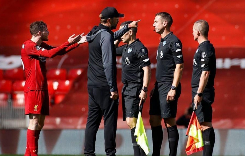 Cựu trọng tài từng 'đá đều' Jurgen Klopp bất ngờ tái xuất