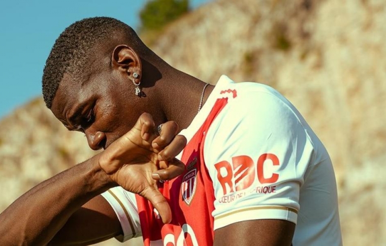 Paul Pogba bật khóc nức nở khi gia nhập đội bóng mới