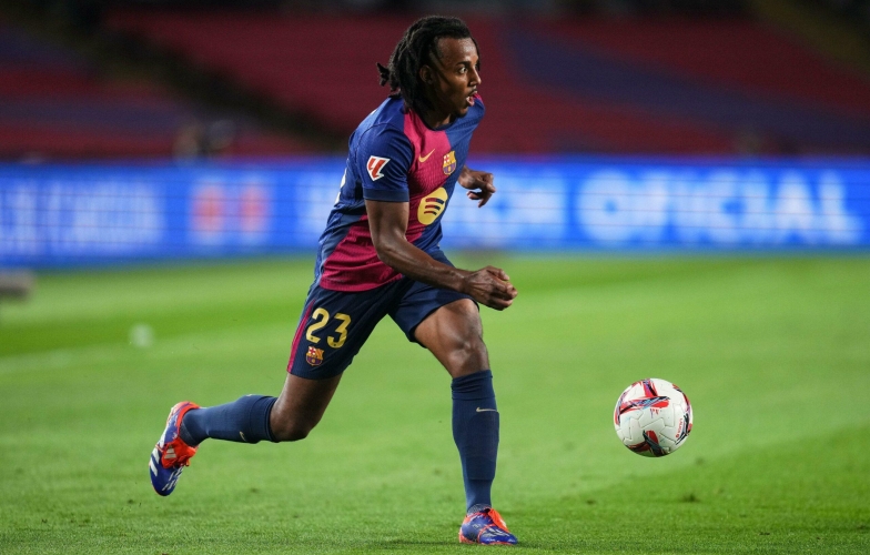 Barcelona đưa ra quyết định quan trọng với trụ cột
