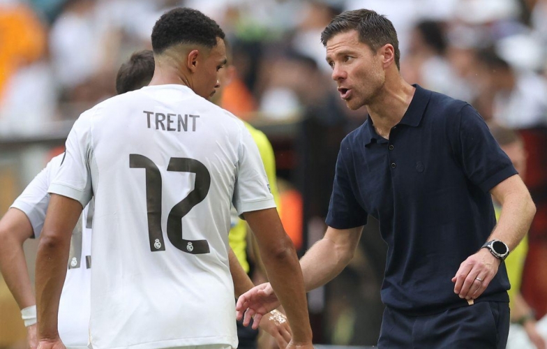 Thống kê bất ngờ của Alexander-Arnold khiến Xabi Alonso lo lắng