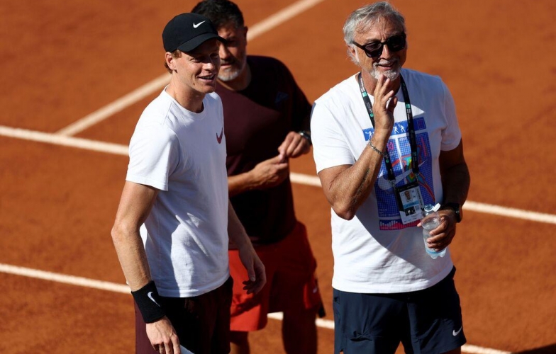 Jannik Sinner sa thải HLV vì… ‘nói quá nhiều’