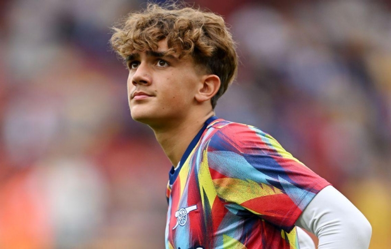 Thần đồng 15 tuổi chính thức ra mắt Arsenal, tiết lộ cảm xúc đặc biệt