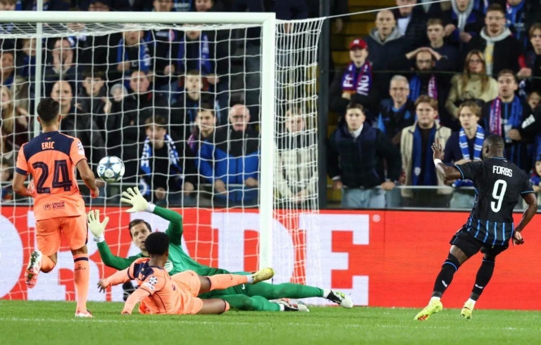 Barcelona lộ tử huyệt phòng ngự sau trận hòa hú vía tại C1