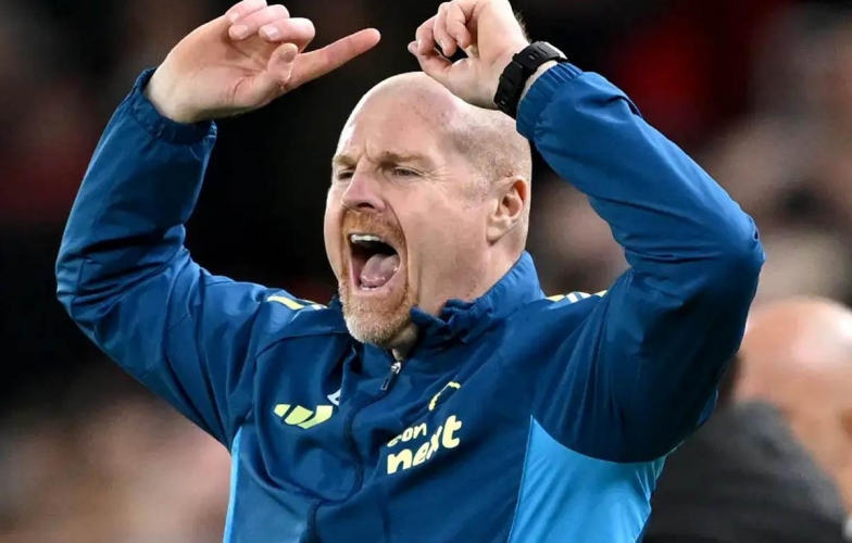 Sean Dyche tự hào sau khi 'đánh sập' Anfield