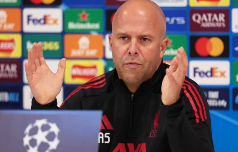 Arne Slot thừa nhận 'sợ hãi' khi phải đấu với nhà vua Hà Lan