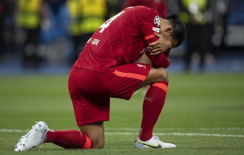 Cái bóng của chính mình: Van Dijk vật lộn với sa sút