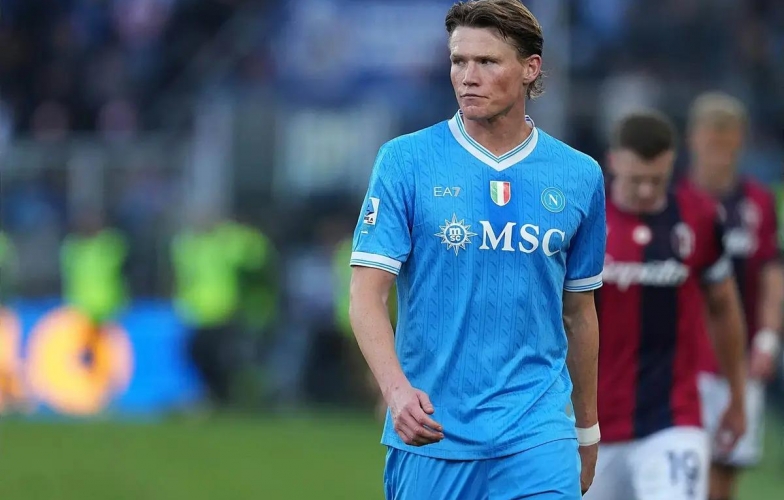 Scott McTominay gặp sự cố máy bay tại Ý