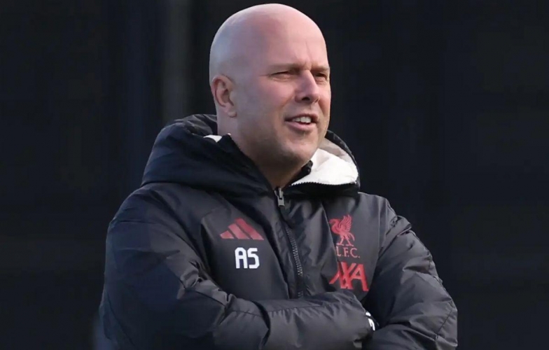 Arne Slot nhận thêm đòn giáng mạnh sau vụ Salah nổi loạn