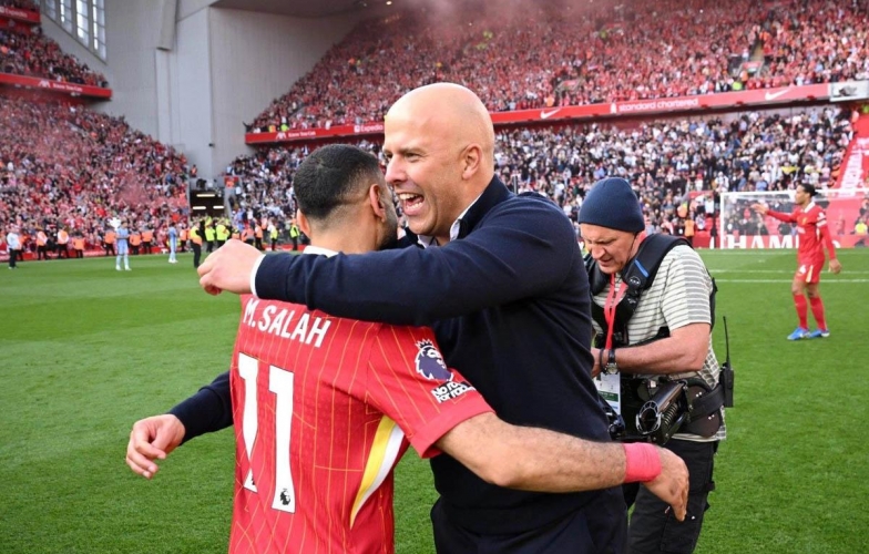 Arne Slot tâng bốc Salah, tiết lộ tương lai 'Vua Ai Cập'