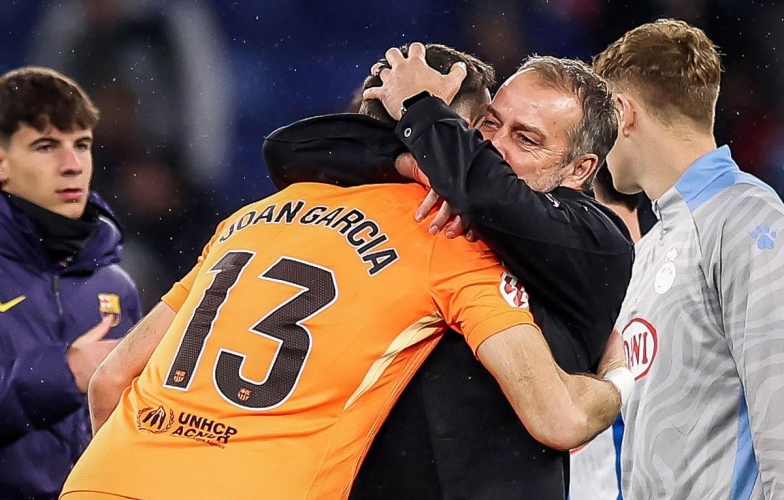 Flick nói rõ 2 yếu tố quan trọng giúp Barcelona thắng Espanyol