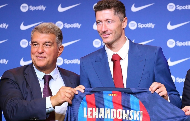 Barcelona ưu ái trao 'số áo chủ tịch' cho Lewandowski