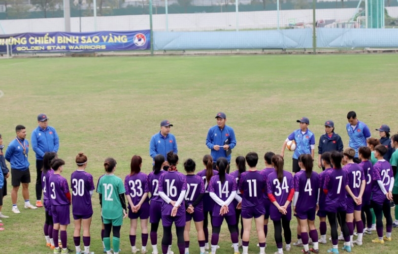 HLV Nhật Bản 'giao bài tập Tết' cho các tuyển thủ Việt Nam