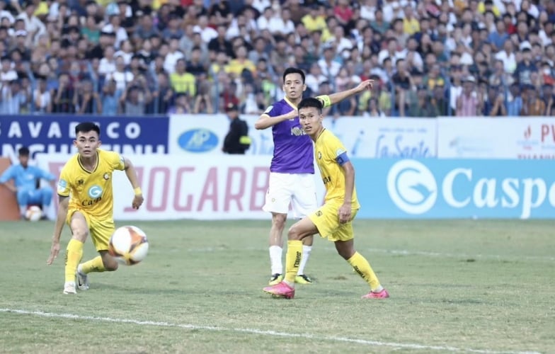 Văn Quyết xịt pen, Hà Nội FC mất cúp vô địch vào tay Thanh Hóa