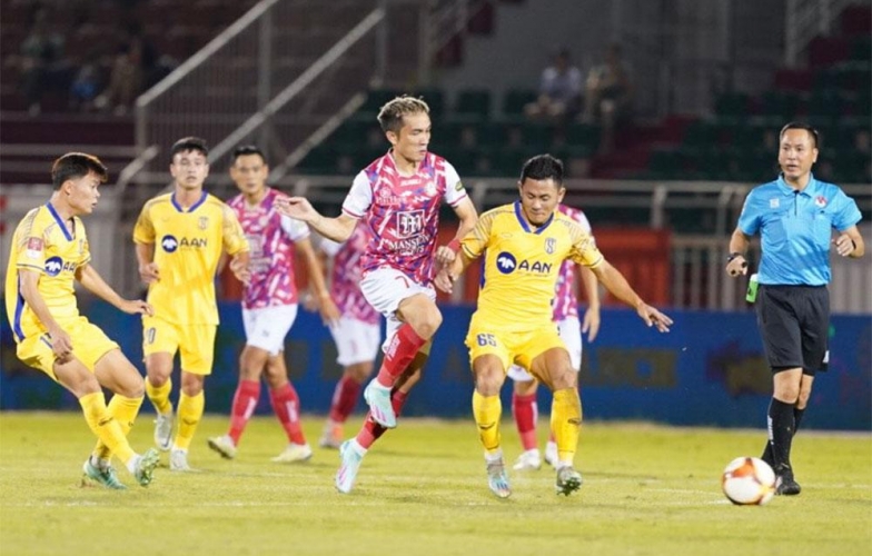 6 trận không thắng, SLNA tạm thoát khỏi đáy bảng V-League