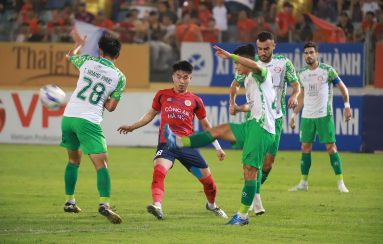 Trực tiếp CAHN 0-0 TP.HCM: Tìm kiếm bàn thắng