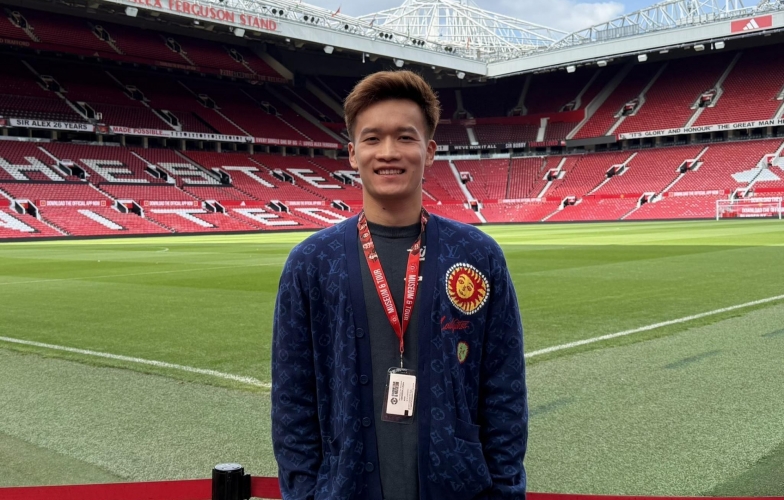 Hoàng Đức đến Old Trafford trước ngày đấu MU