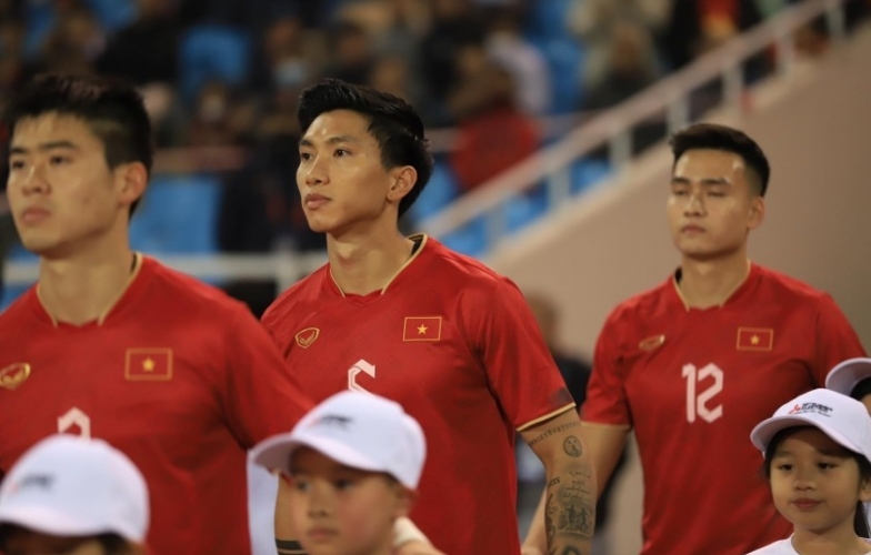 Đoàn Văn Hậu chơi bóng trở lại