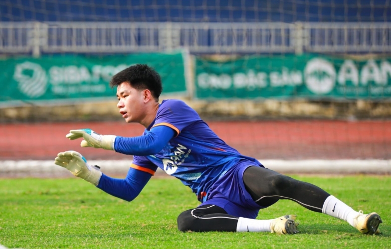 Thủ môn ĐT Việt Nam lại chấn thương khiến HLV Kim Sang Sik lo sốt vó