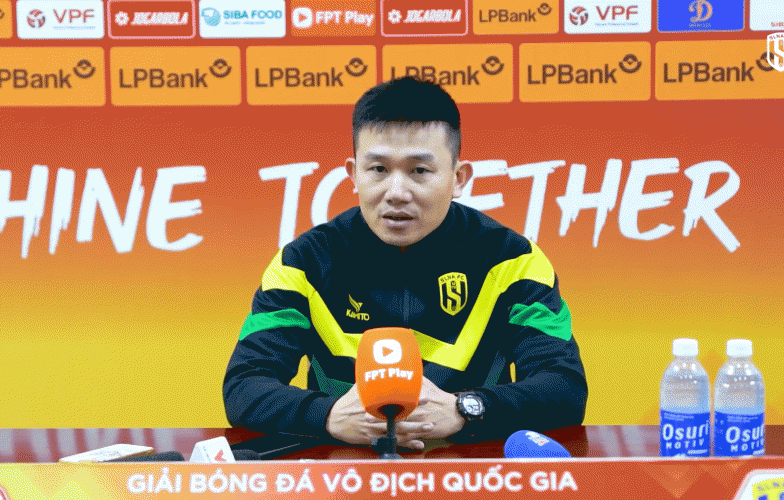 Nằm nhóm nguy hiểm, HLV SLNA vẫn tự tin trụ hạng thành công