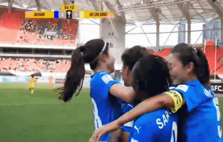 Trực tiếp TPHCM 0-1 Wuhan Jiangda: Chủ nhà mở tỉ số