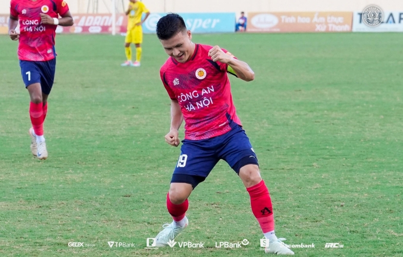 Nghẹt thở đua top 3 V-League: Quang Hải chốt mục tiêu duy nhất cùng CAHN