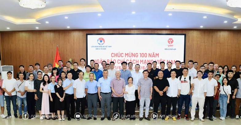 LĐBĐ Việt Nam gặp gỡ, chúc mừng nhà báo, phóng viên nhân dịp 21/6