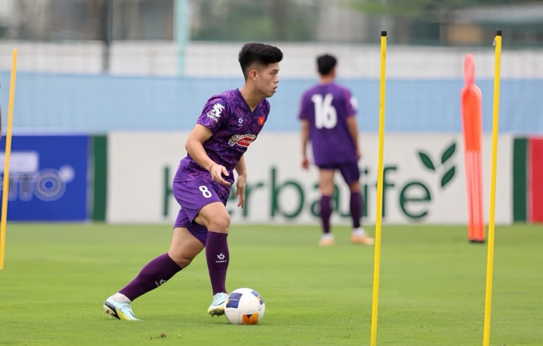 HLV Kim Sang Sik gọi thêm 1 cầu thủ lên U23 Việt Nam