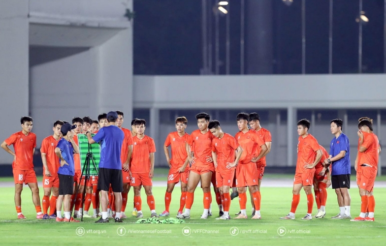 HLV Kim Sang Sik có quyết định bất ngờ sát ngày U23 Việt Nam thi đấu
