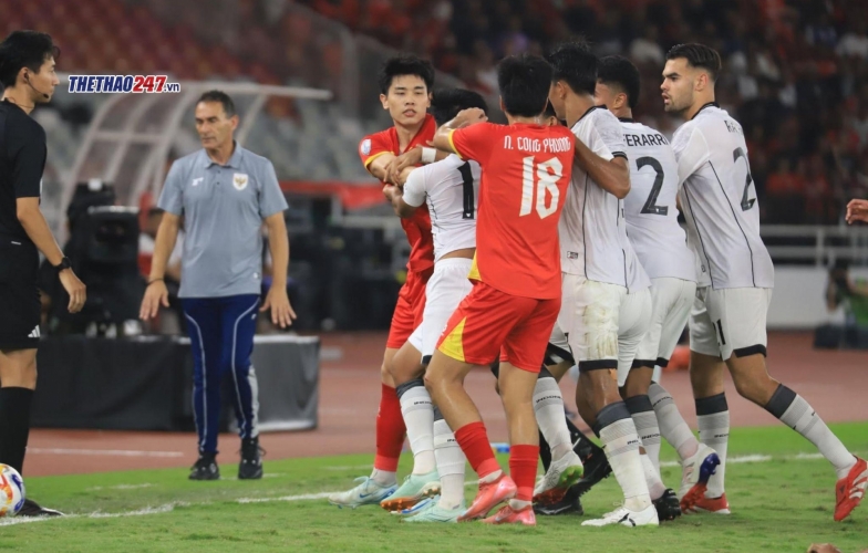 Xô xát cực gắt ở trận chung kết U23 Việt Nam vs U23 Indonesia