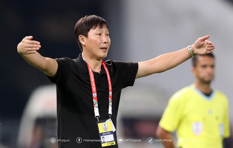 HLV Kim Sang Sik ra quyết định cực bất ngờ trước trận 'sinh tử' với Malaysia