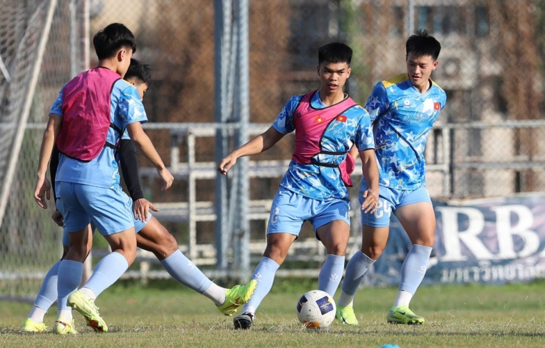 Dàn cầu thủ U22 Việt Nam nỗ lực tranh suất đá chính trận gặp Malaysia