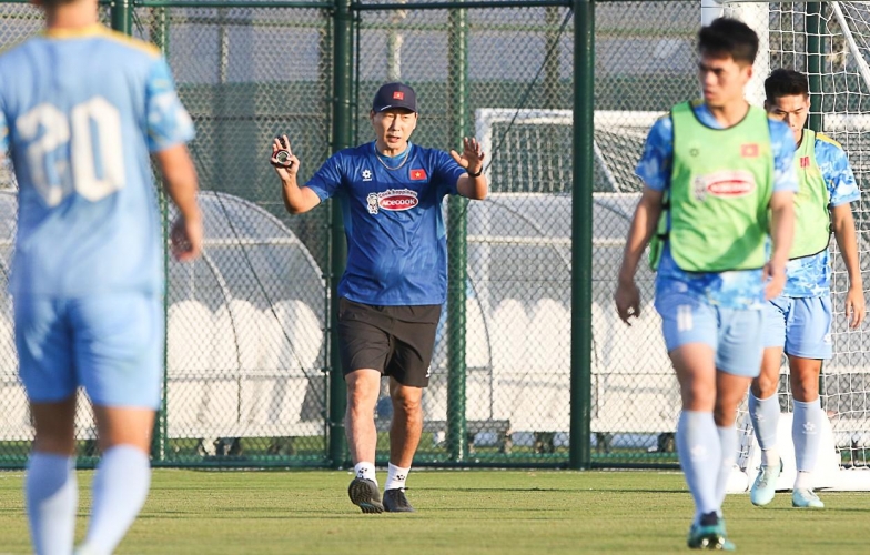 'Bão' chấn thương đổ bộ U23 Việt Nam, HLV Kim Sang sik lo sốt vó