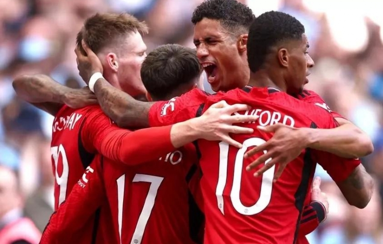 Rashford 'khó xử' tại Barca vì ca ngợi huyền thoại Real Madrid