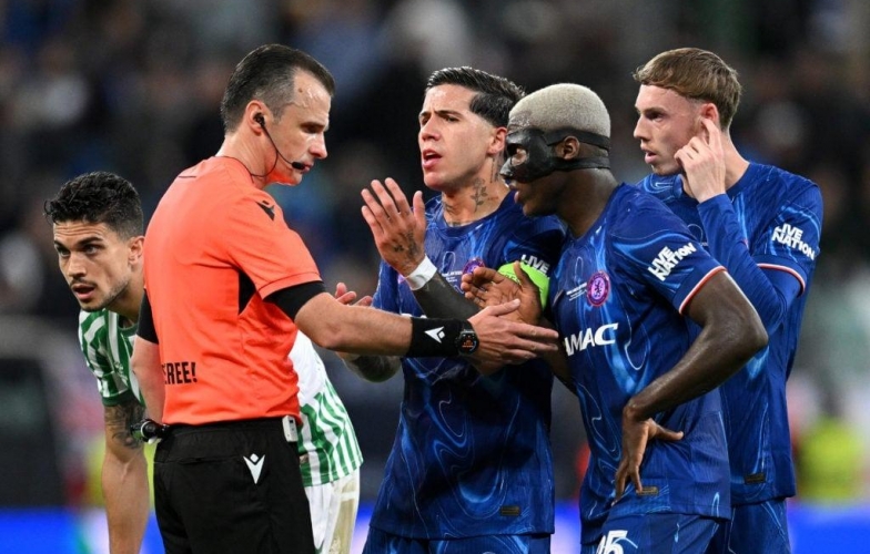 HLV Enzo Maresca mất tiền vệ quan trọng nhất trước trận Man City